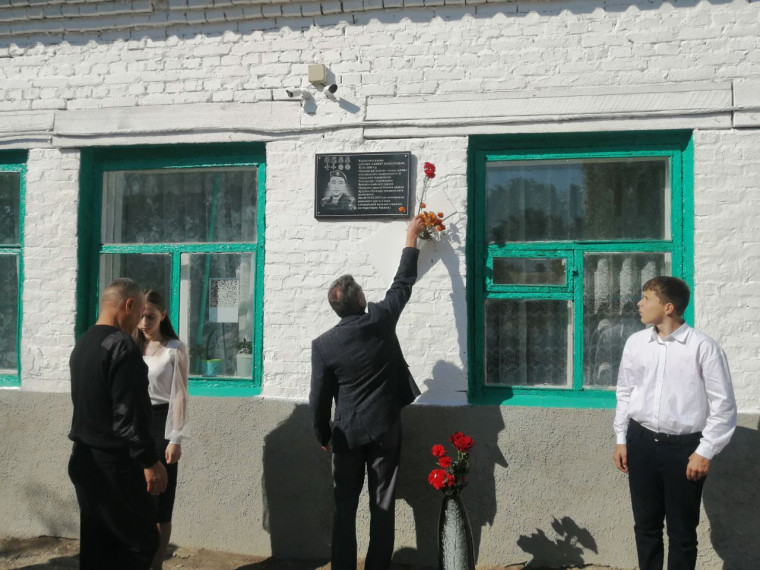 Мемориальную доску в память о погибшем участнике СВО открыли в МОУ ООШ №2 г. Новоузенск.